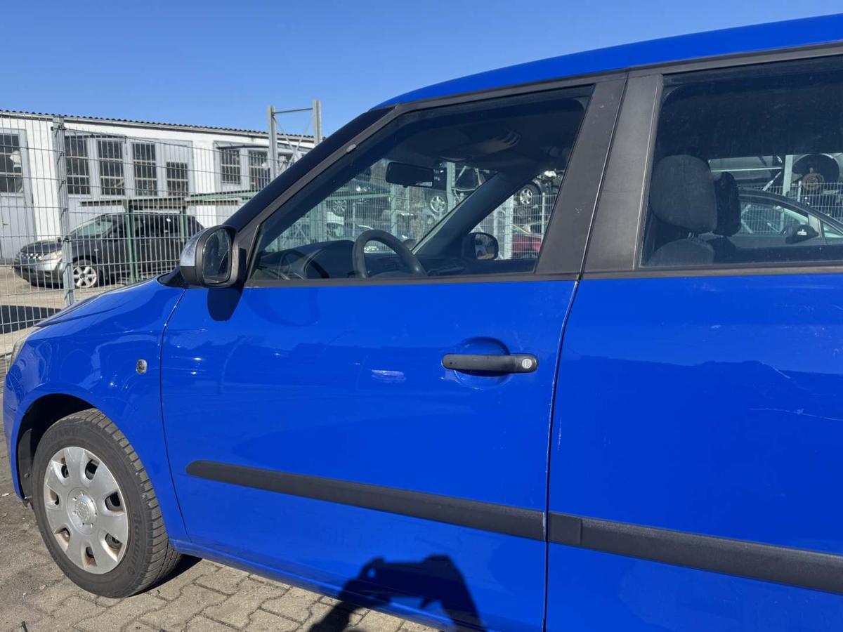 Skoda Fabia 2 5J original T&uuml;r vorn links LF5K Dynamic Blue Rohbau Bj.2009